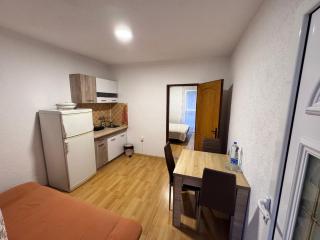 Mon - Bar - 2