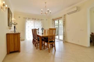 Villa Varandas Do Lago 5 Bedroom Villa Private Pool Table Tennis A Few Minutes Drive Between Vale Do Lobo And Quinta Do Lago - Vale do Lobo - 7