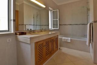 Villa Varandas Do Lago 5 Bedroom Villa Private Pool Table Tennis A Few Minutes Drive Between Vale Do Lobo And Quinta Do Lago - Vale do Lobo - 1