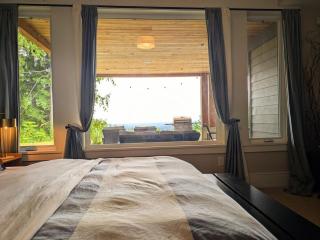 Mountain House of Wonder - Qualicum Beach - 8