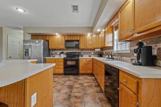 Family Oasis In Jonesboro! 4Bd, 2Ba house High Speed WiFi! - 8