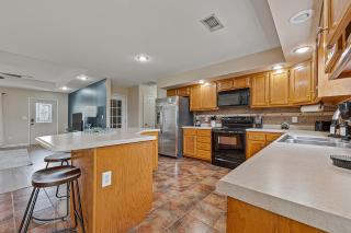 Family Oasis In Jonesboro! 4Bd, 2Ba house High Speed WiFi! - 4