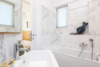 Extraordinary Rethymno Villa Villa Hantengu 3 Bedrooms Beach Front Private Outdoor Swimming Pool And Hot Tub Pigianos Kampos - Pigianos Kampos - 2