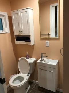 Shady Willow Guest House - SMALL Indipendent Units with Seperate Entrance for Travellers - Chilliwack - 8