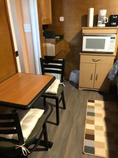 Shady Willow Guest House - SMALL Indipendent Units with Seperate Entrance for Travellers - Chilliwack - 2