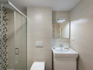 Appartement au pied des pistes - 6 adultes + 2 enfants, 4 chambres, parking, wifi - FR-1-570-40 - Levassaix - 1