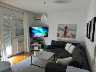 FF Apartments - Bar - 0