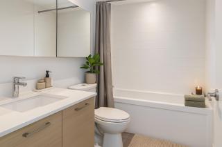 Bright and Airy Condo Steps from Yaletown Amenities - Vancouver - 1