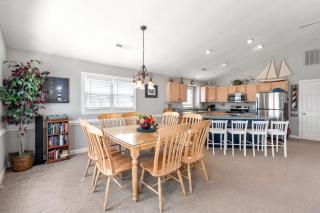 Flying Colors by Village Realty - 5