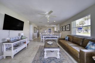 Ocean Breeze Beach Bungalow - 2bedroom 2bath - 4
