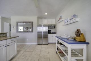 Ocean Breeze Beach Bungalow - 2bedroom 2bath - Ormond Beach - 2