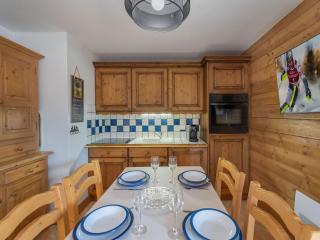 Charmant 3 pièces avec 2 chambres, terrasse, parking et Wi-Fi à Méribel - FR-1-566-61 - Les Allues - 2