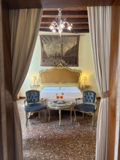 B&B Luxury San Firmino Canal View - Venice - 8
