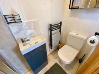 Unplug & Reconnect, Romantic Retreat with Hot Tub - Yarpole - 3