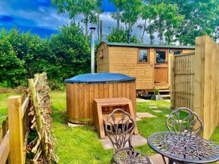 Unplug & Reconnect, Romantic Retreat with Hot Tub - Yarpole - 1