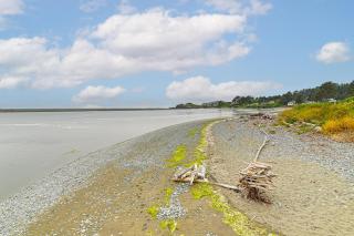 Walk to Beach Cozy Home with Deck in Smith River! - Smith River - 9