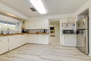 Walk to Beach Cozy Home with Deck in Smith River! - Smith River - 1