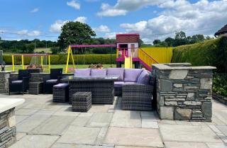 V93C9R0 Stone View Wonderful spacious two bed attic rooms private entrance private bathroom with kitchenette - - 2