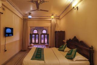 THAMLA HAVELI - Heritage Lake View Hotel - 4