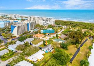 Beach House in Cocoa Beach - Steps to Beach - Game room - Backyard with Grill - Playground - Cocoa Beach - 9