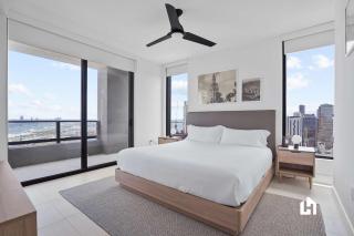 Stylish Sky-High Condo with Pool and Gym - 9