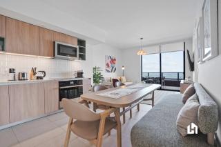 Stylish Sky-High Condo with Pool and Gym - 8