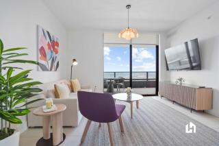 Stylish Sky-High Condo with Pool and Gym - 7