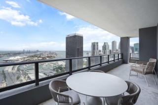 Stylish Sky-High Condo with Pool and Gym - 6