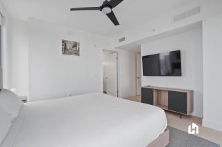 Stylish Sky-High Condo with Pool and Gym - 1