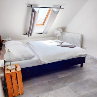 Romantický pokojíček v podkroví R5 - 2