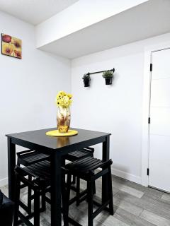 Cozy 2Bedroom Basement Suite in NW Calgary - Calgary - 6