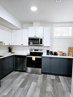 Cozy 2Bedroom Basement Suite in NW Calgary - Calgary - 2