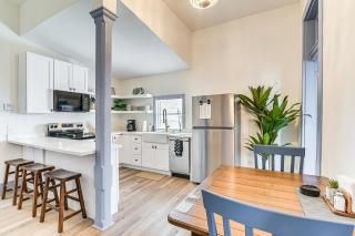 Less Than half Mi to The Strand Historic Galveston Apt! - Galveston - 9