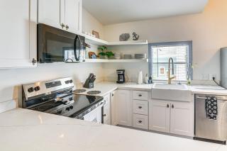 < 1/2 Mi to The Strand: Historic Galveston Apt! - 3