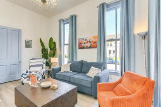 Golden-Age Galveston Getaway - Walk to The Strand! - 0
