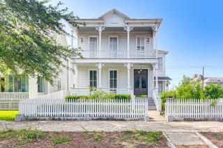 Golden-Age Galveston Getaway - Walk to The Strand! - Galveston - 9