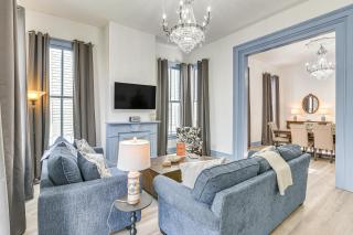Historic Escape: Walk to The Strand Galleries! - 8