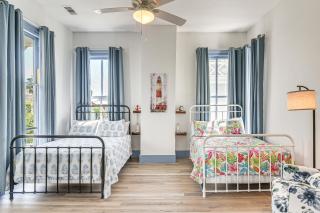 Walk to Strand District: Historic Galveston Home - 1