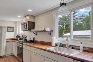Charming Family Saratoga Home Walk to Track & Downtown - 4