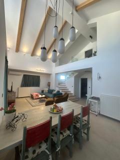 SkyDeck 88 - Four Bedroom Maisonette - Kalamata - 0
