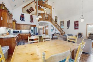 Brooke and Dan's Retreat -3 bedroom home plus a 2 bedroom apartment - Government Camp - 2