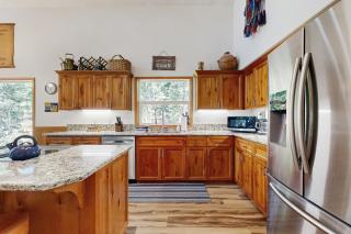 Brooke and Dan's Retreat -3 bedroom home plus a 2 bedroom apartment - Government Camp - 1