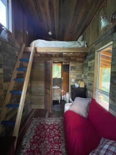 Gracies Grotto Cabin - Powell River - 4