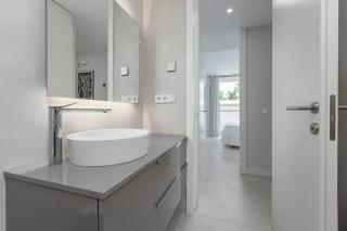 The Edge - Beachfront 2 Bedroom Holiday Apartment - 1