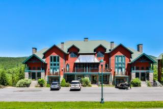Trailside Escape 2BR Views Fireplace & Balcony - Hunter - 8