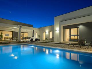 Seafront Splendor - High-End Villa Retreat in Durrës - Durazzo - 8