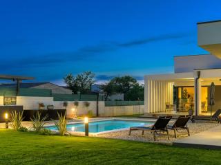 Seafront Splendor - High-End Villa Retreat in Durrës - Durazzo - 9