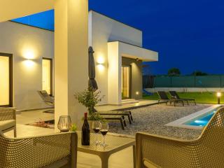 Seafront Splendor - High-End Villa Retreat in Durrës - Durazzo - 7