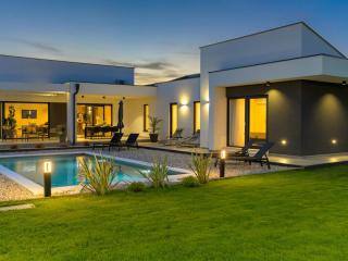 Seafront Splendor - High-End Villa Retreat in Durrës - Durazzo - 5