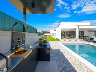 Seafront Splendor - High-End Villa Retreat in Durrës - Durazzo - 4